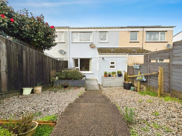 St. Ives, Three bed home in convenient location