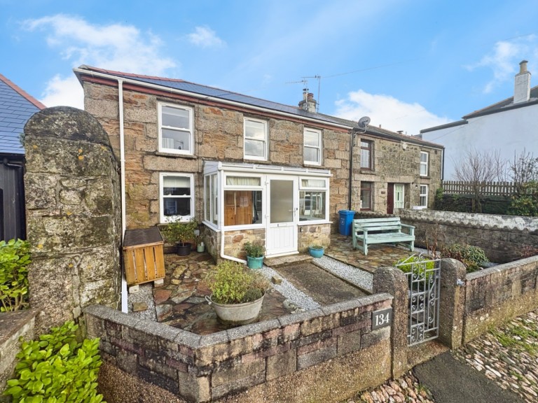 Helston, Spacious, renovated cottage close to town