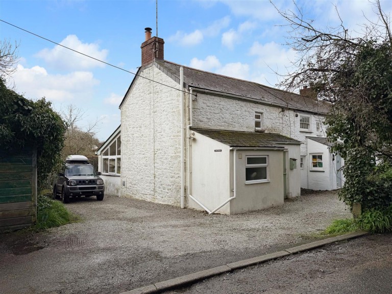Godolphin Cross, Tucked away two bed cottage