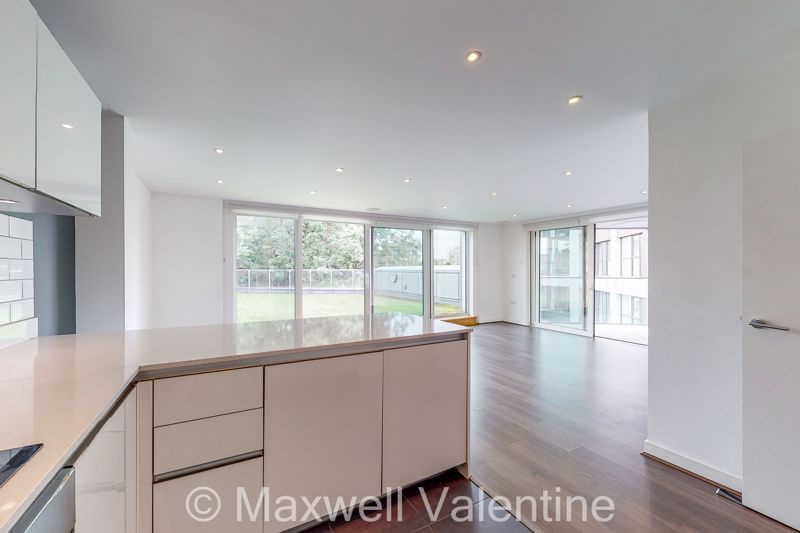 ****3D VIRTUAL TOUR AVAILABLE****Saffron Central Square, Croydon