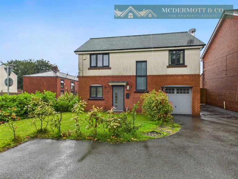 Olive Crescent, Chadderton