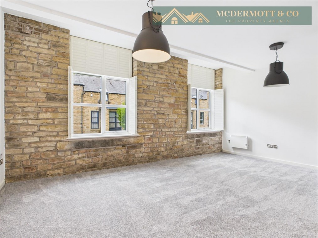 Tamewater Court, Dobcross, OL3