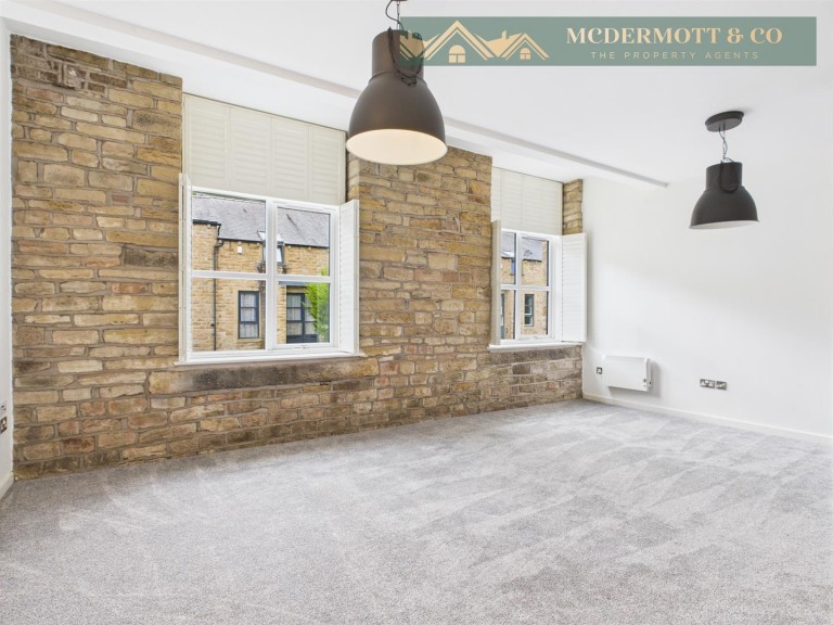 Tamewater Court, Dobcross, OL3