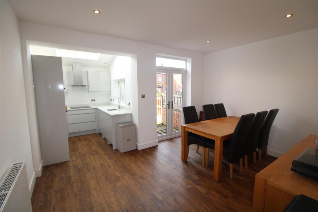 Springwood Avenue, Chadderton