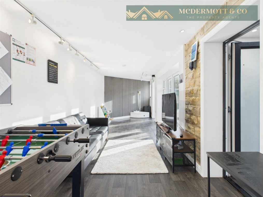 4 Wharmton View, Greenfield