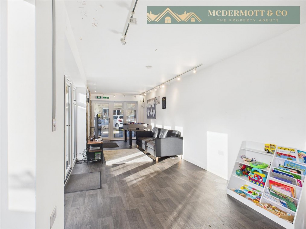 4 Wharmton View, Greenfield