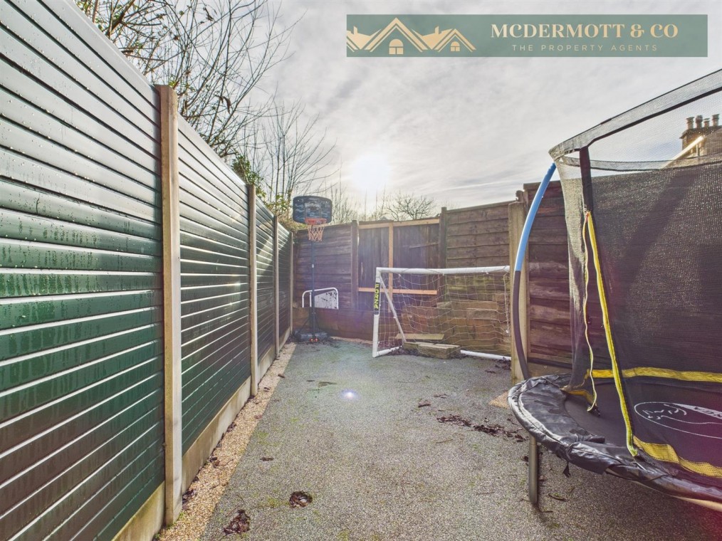 4 Wharmton View, Greenfield