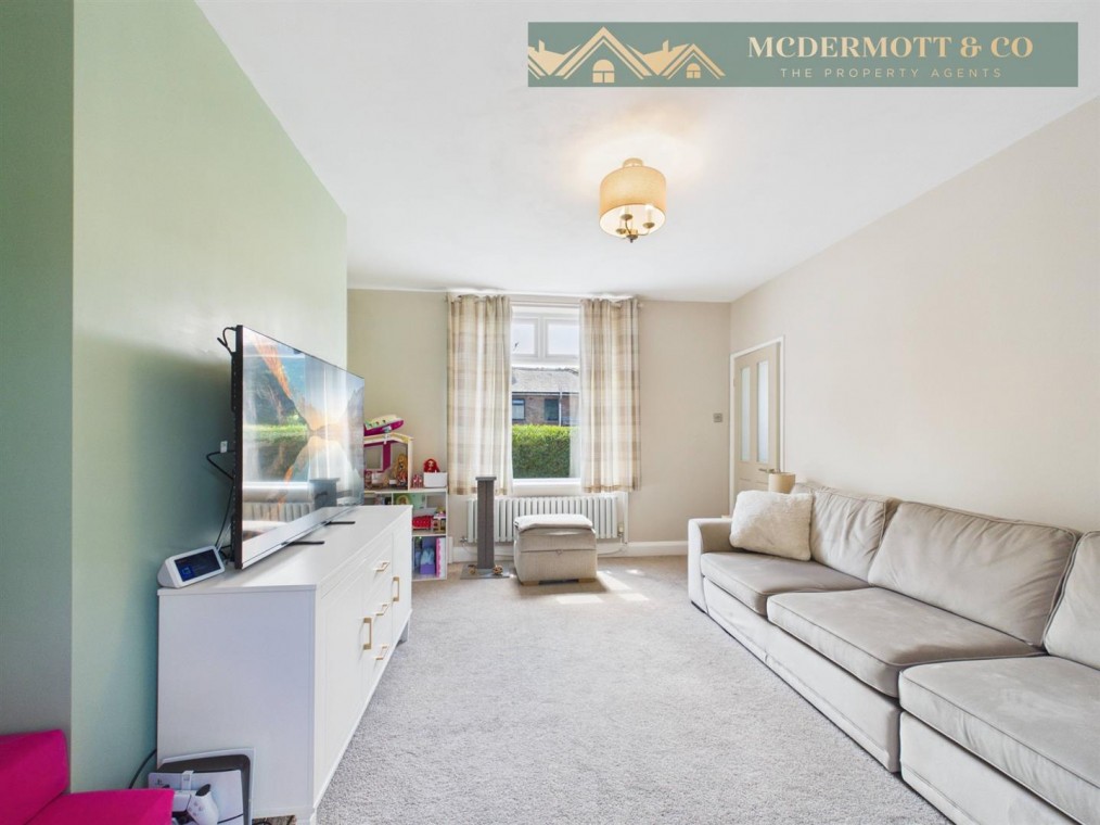 The Crescent, Mossley