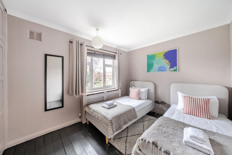 6 Burnell Avenue, Richmond