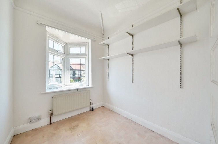 105 Barnfield Avenue, Kingston Upon Thames