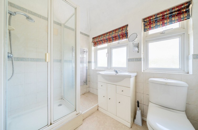 105 Barnfield Avenue, Kingston Upon Thames
