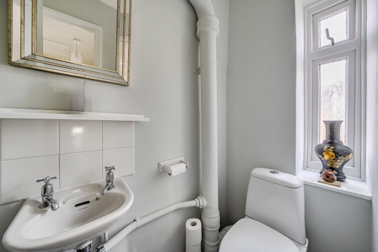 25 Latchmere Close, Richmond