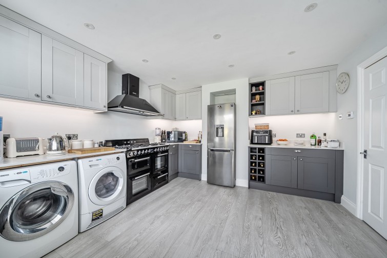 25 Latchmere Close, Richmond