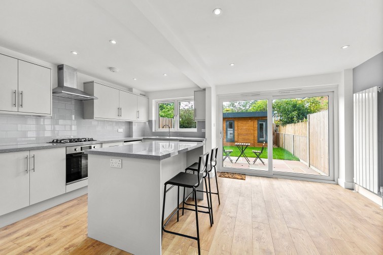 6 Perryfield Way, Richmond