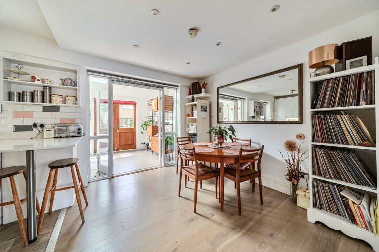 14 Simpson Road, Richmond