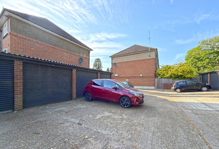 16 Wilmer Crescent, Kingston Upon Thames