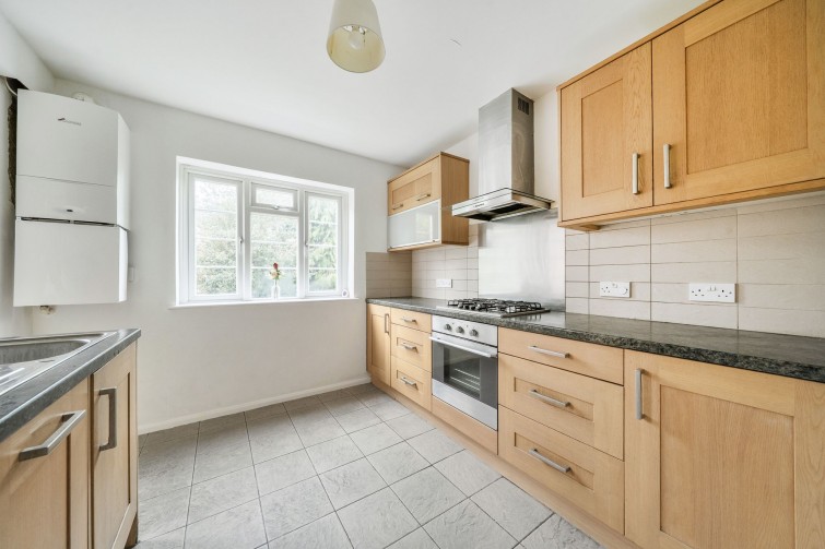 16 Wilmer Crescent, Kingston Upon Thames