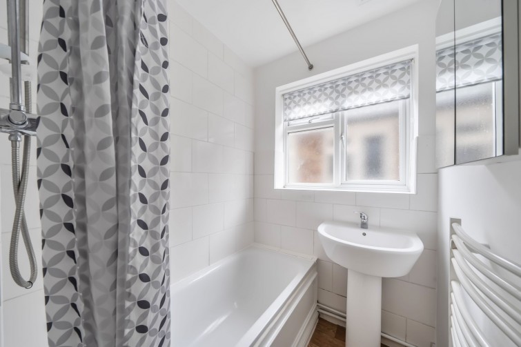 44 Kelvedon Close, Kingston Upon Thames