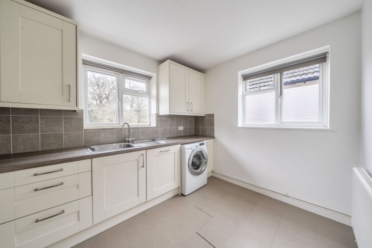 44 Kelvedon Close, Kingston Upon Thames