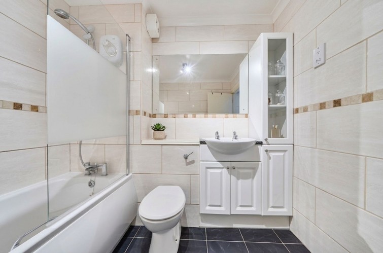 Flat 2, Parkside Court, 34 Wingfield Road