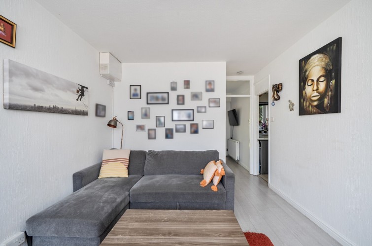 49 Perryfield Way, Richmond