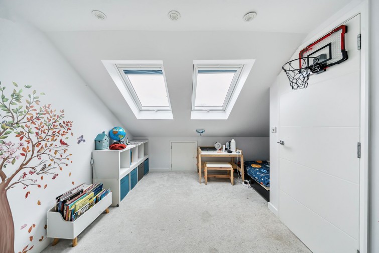 19 Perryfield Way, Richmond