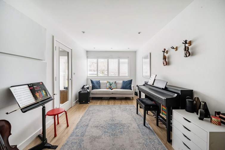 19 Perryfield Way, Richmond