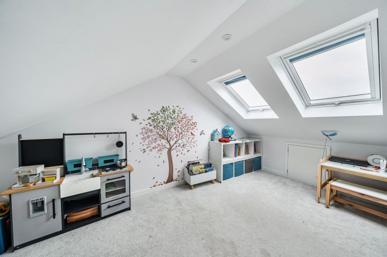 19 Perryfield Way, Richmond