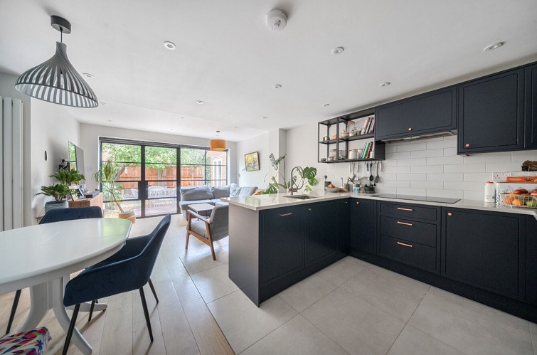 13 Locksmeade Road, Richmond