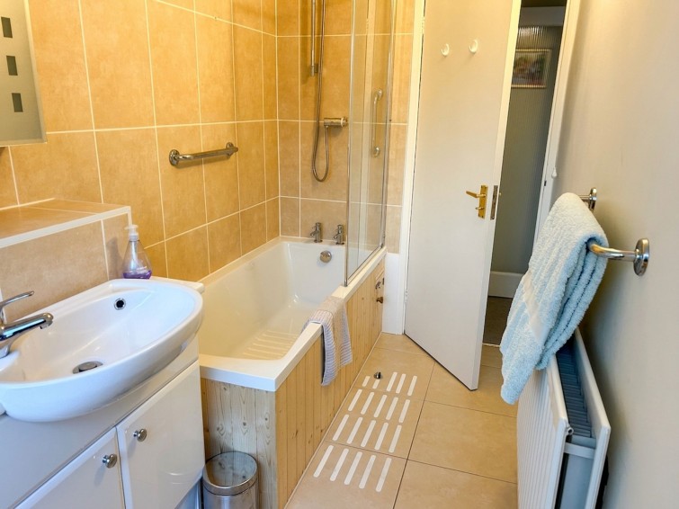 2 Dryden Court Parkleys, Richmond