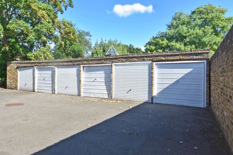 8 Abbotts Mead Craig Road, Richmond