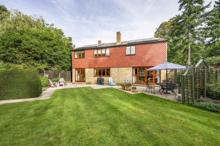 11 Ham Farm Road, Richmond