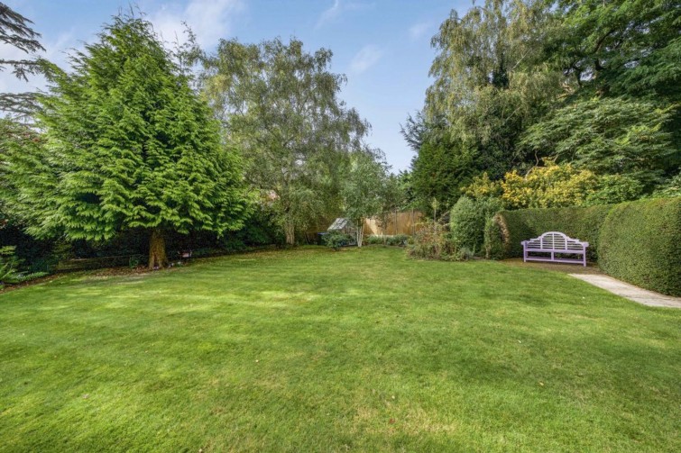 11 Ham Farm Road, Richmond