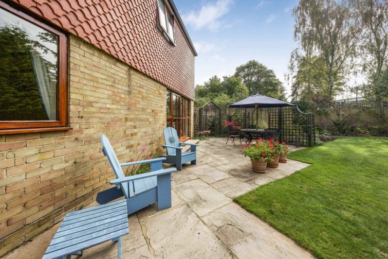 11 Ham Farm Road, Richmond