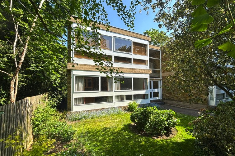 25 Langham House Close, Richmond