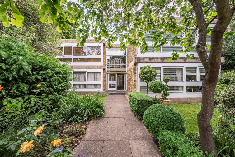 25 Langham House Close, Richmond