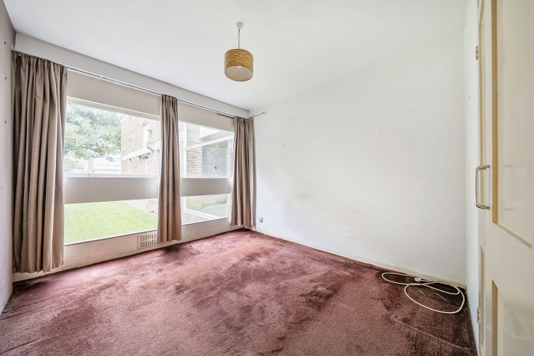 25 Langham House Close, Richmond
