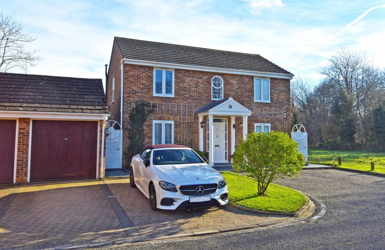 8 Thamesgate Close, Richmond