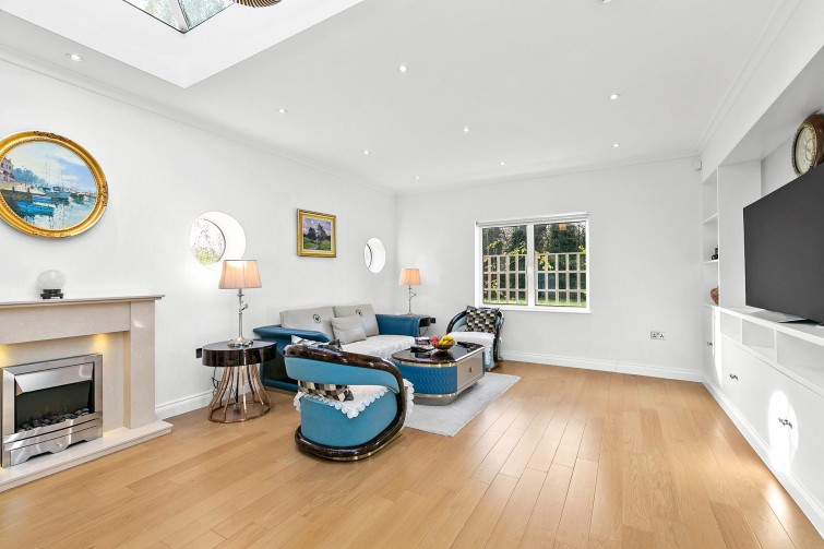 8 Thamesgate Close, Richmond