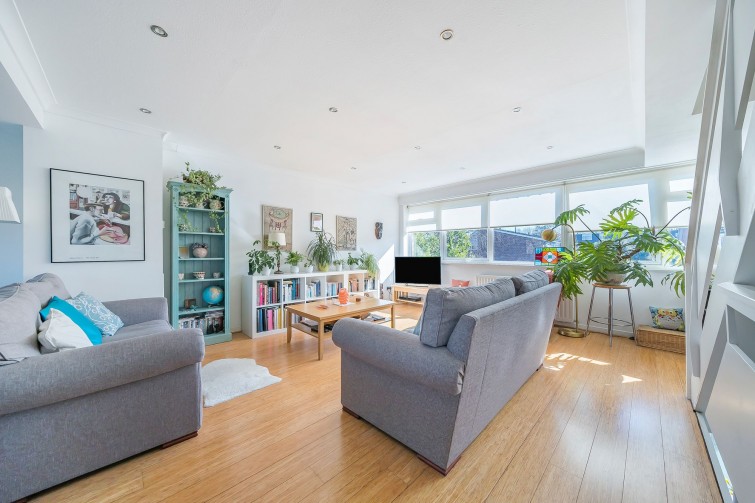 12 Breamwater Gardens, Richmond