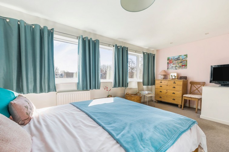 12 Breamwater Gardens, Richmond
