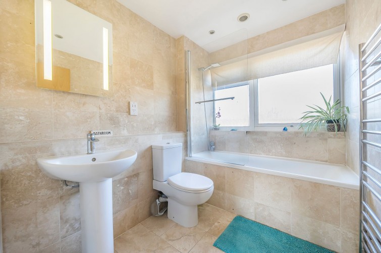 12 Breamwater Gardens, Richmond