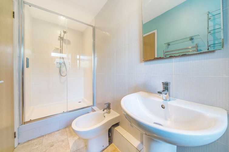 12 Breamwater Gardens, Richmond