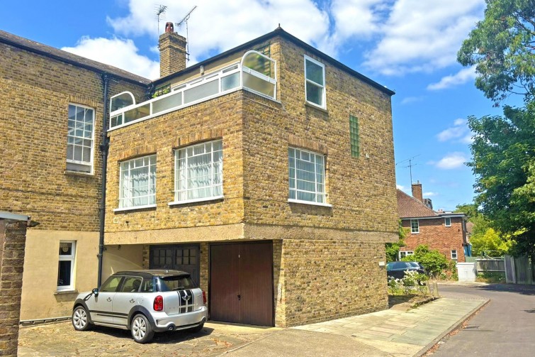 65 Ham Common, Richmond