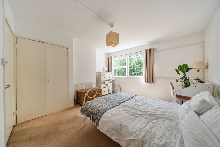 15 Milton Court Parkleys, Richmond