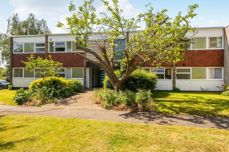 15 Milton Court Parkleys, Richmond