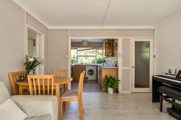 15 Milton Court Parkleys, Richmond
