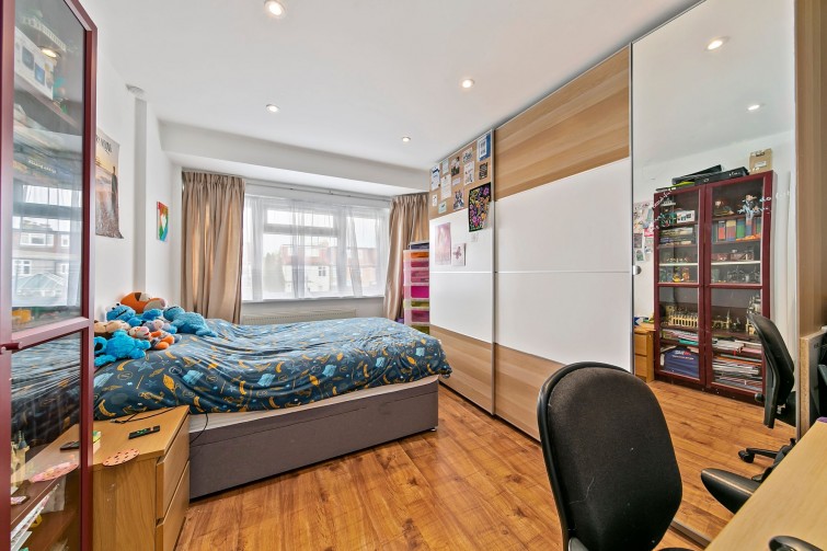 2 Langham Gardens, Richmond