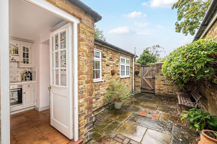 225 Petersham Road, Richmond