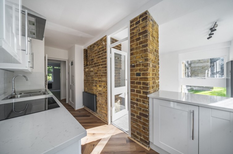 2 Langham House Close, Richmond